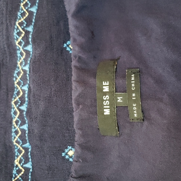 🦋4 for $20, or as marked. EUC- Miss Me Tassle Tie Embroidered Tank Top - Picture 5 of 6